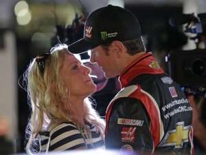 1401072911000-AP-APTOPIX-NASCAR-Charlotte-Auto-Racing