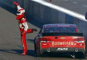 nscs_110914_harvick_win